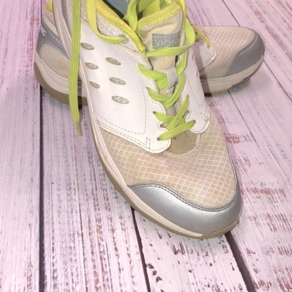 Vionic sneakers size 9 - Picture 8 of 10